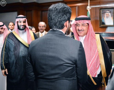 Crown Prince Mohammed bin Naif and Deputy Crown Prince Mohammed bin Salman greet Saudi students in Washington. 