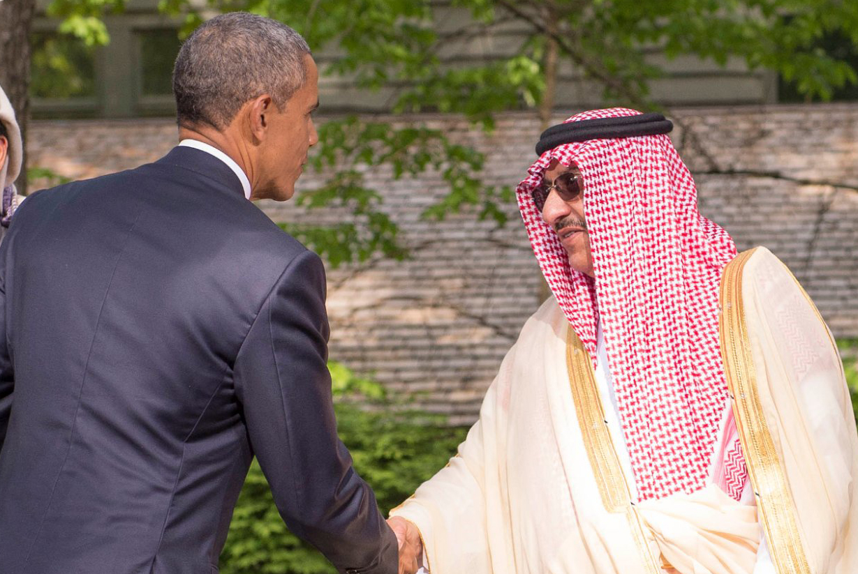Obama shakes hands with Crown Prince Mohammed bin Naif
